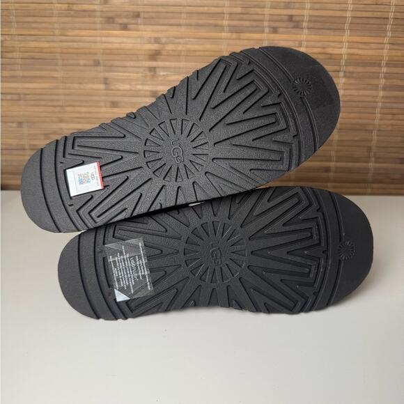 Ugg Classic Dipper Boot Black 9 - Picture 10 of 11